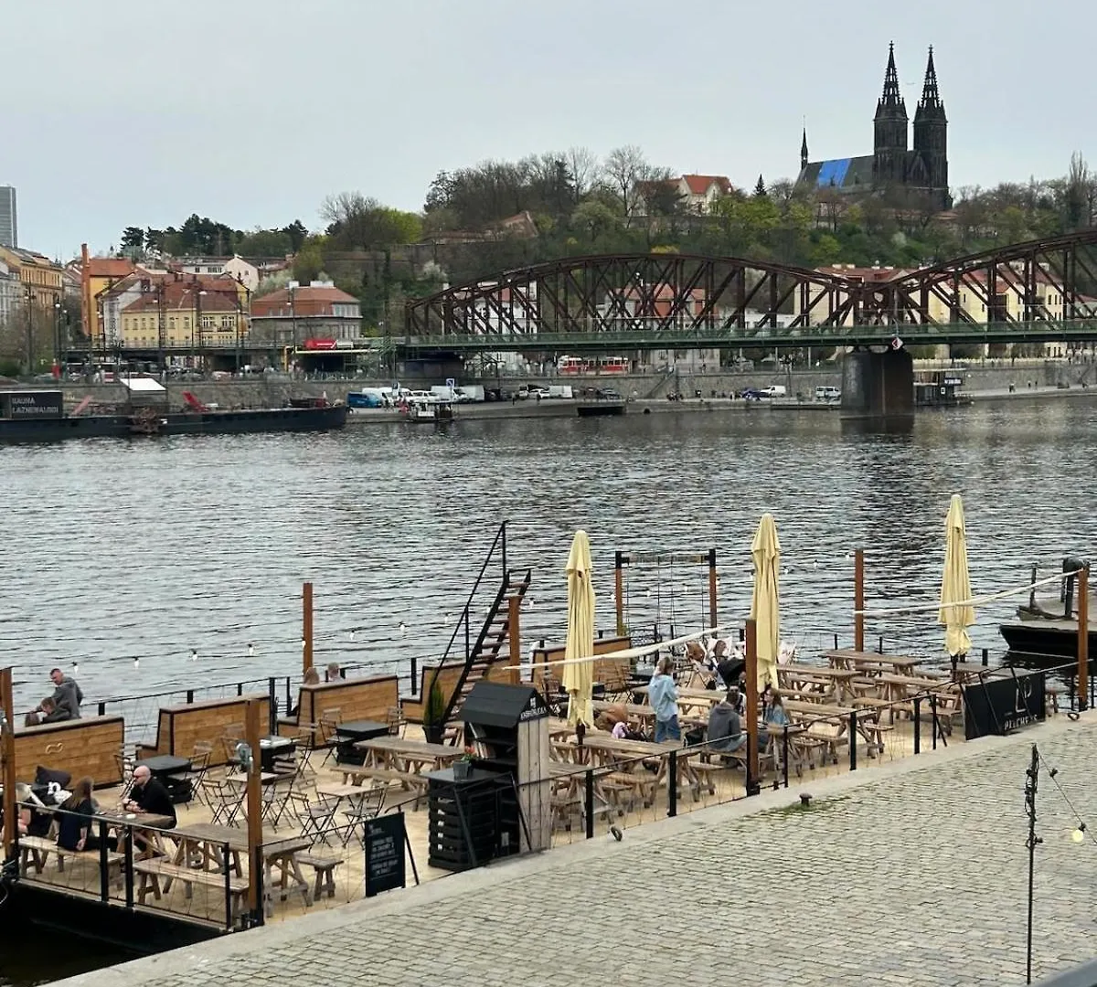 Apartment The Riverbank Flat - Perfect For Family Prague