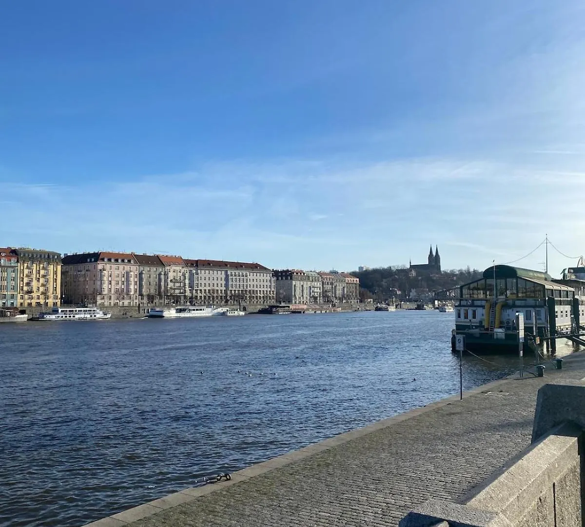 The Riverbank Flat - Perfect For Family Praga Repubblica Ceca