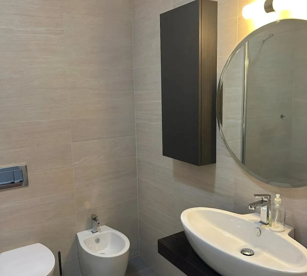 The Riverbank Flat - Perfect For Family Praga