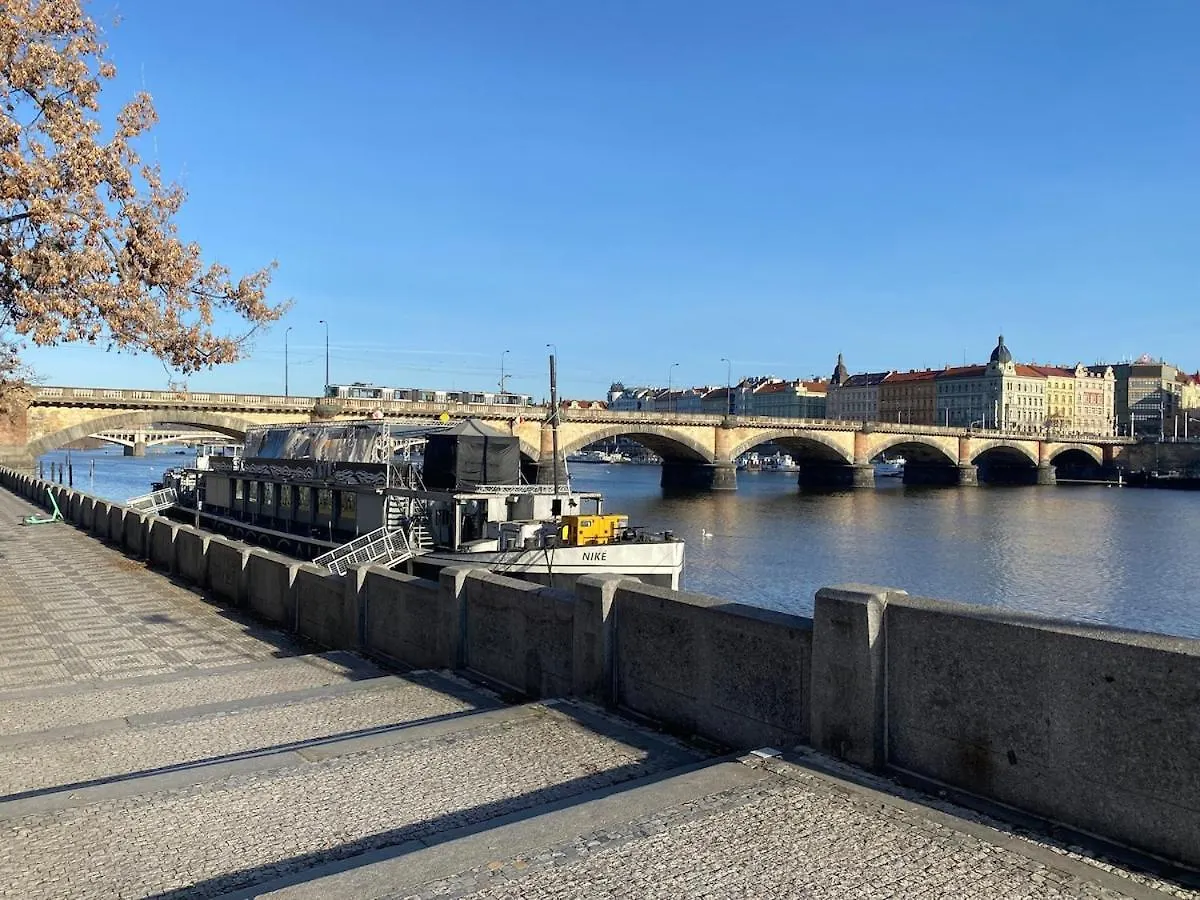The Riverbank Flat - Perfect For Family Praga Repubblica Ceca