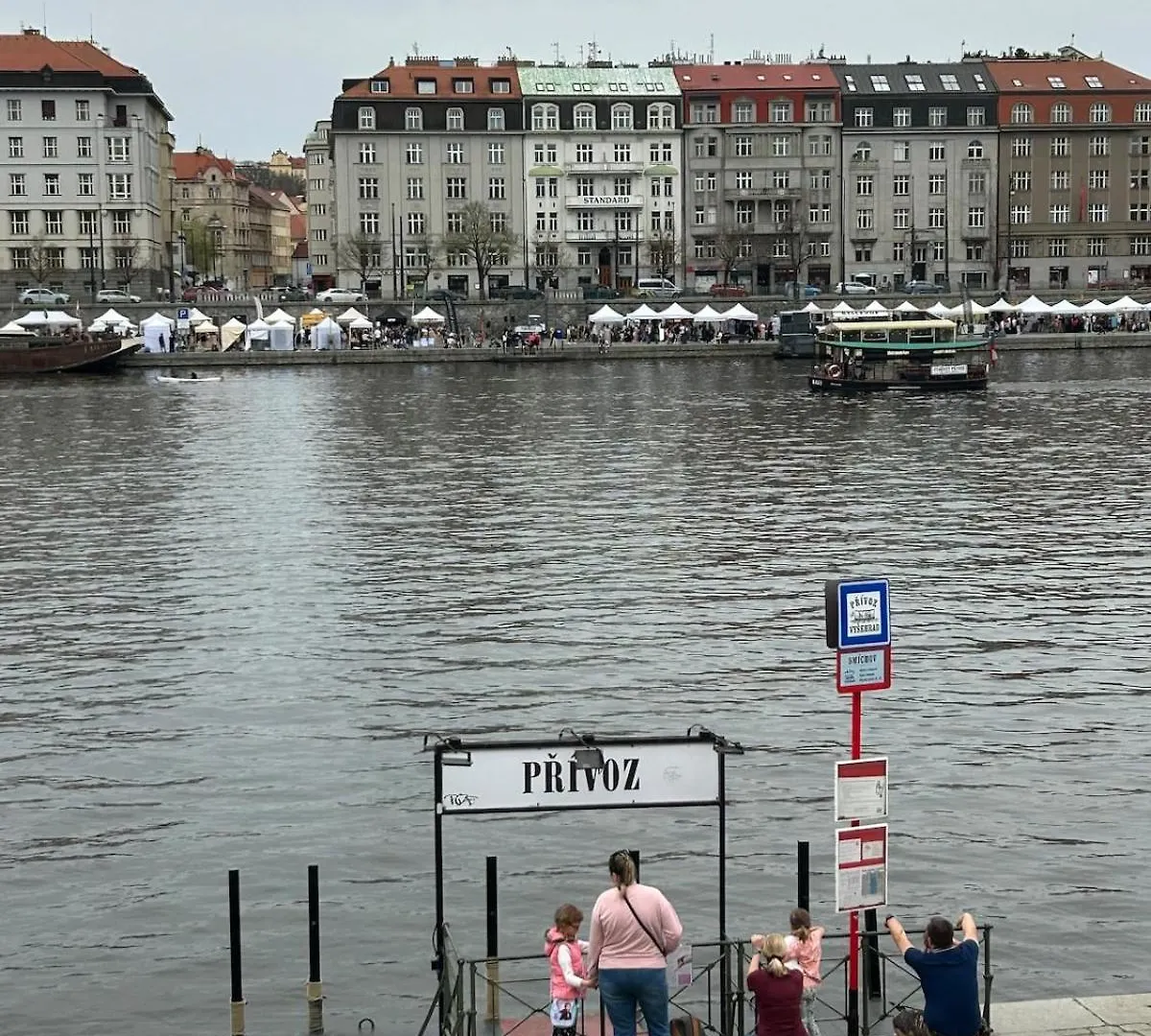 The Riverbank Flat - Perfect For Family Praga 0*,  Repubblica Ceca